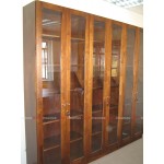 Estante de Madera con Puertas