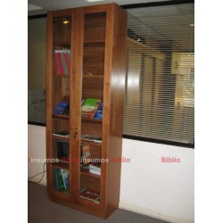 Estante de Madera con Puertas